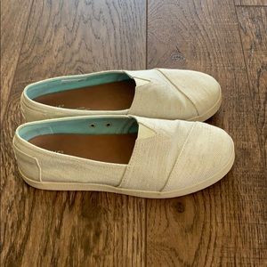 Women’s Toms slip ons - size 8.5